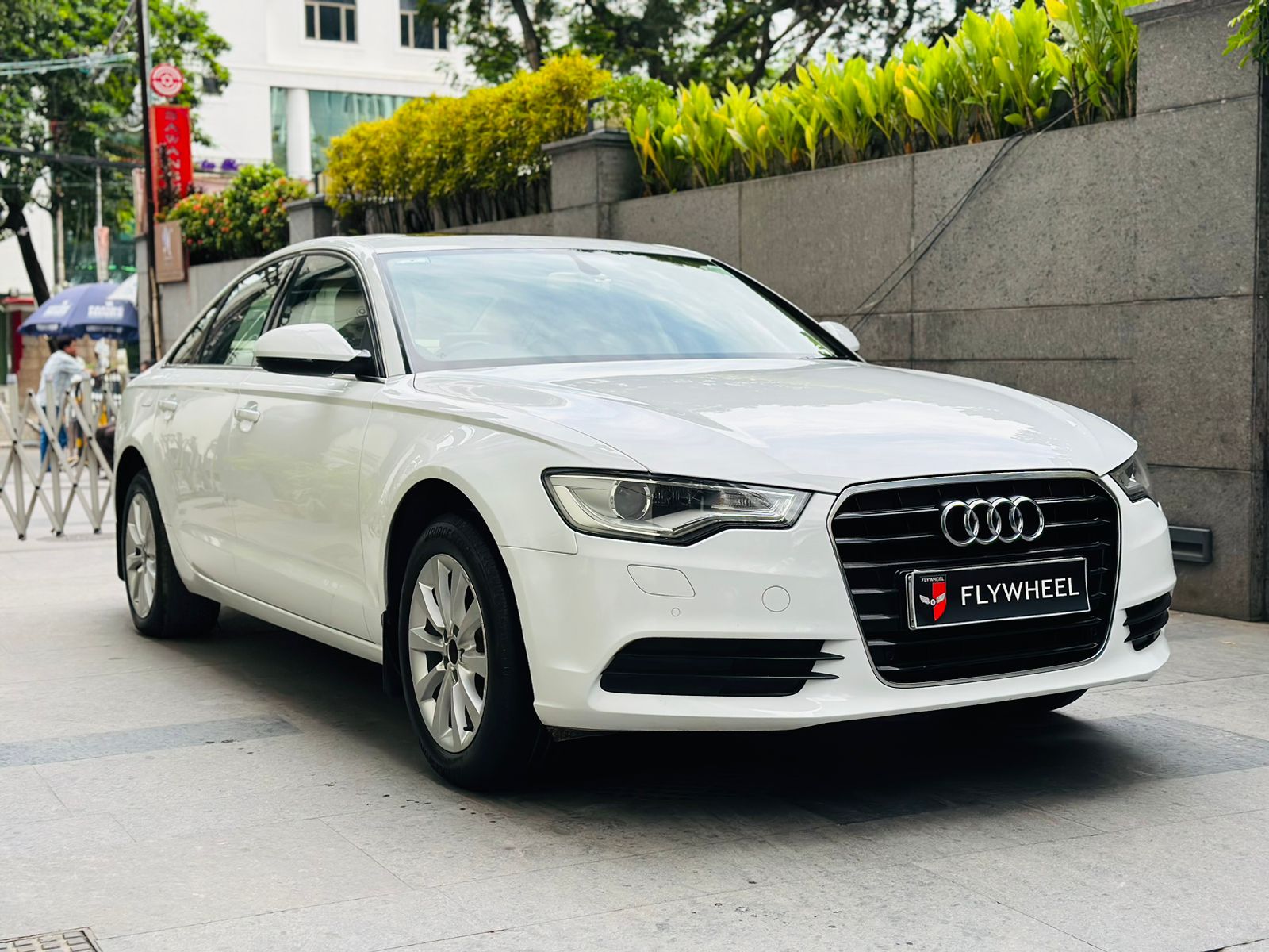 The 2013 Audi A6 2.0 TDI: Luxury and Efficiency Combined