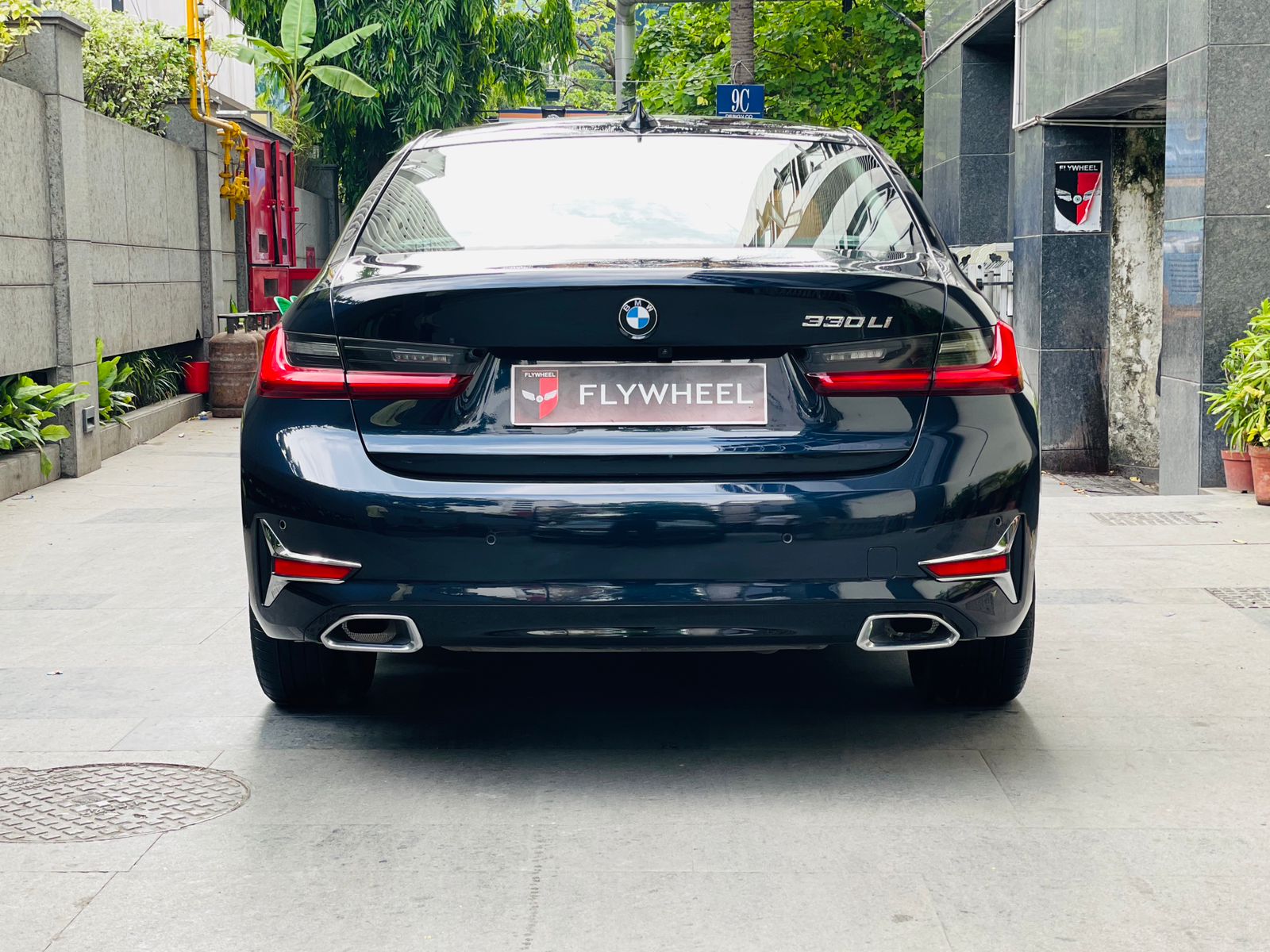 BMW 330LI