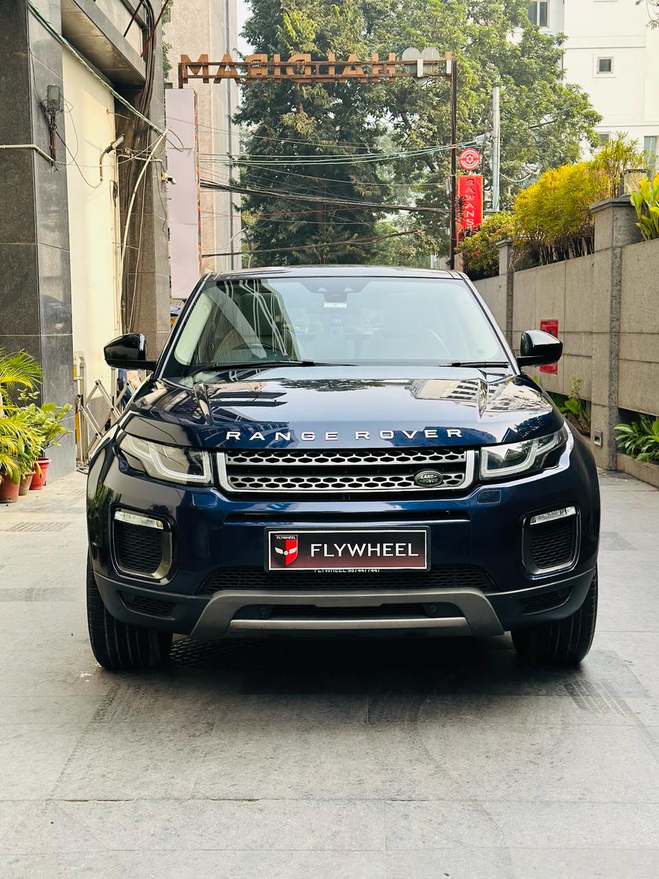 Range Rover Evoque 2017 HSE: Technology and Comfort