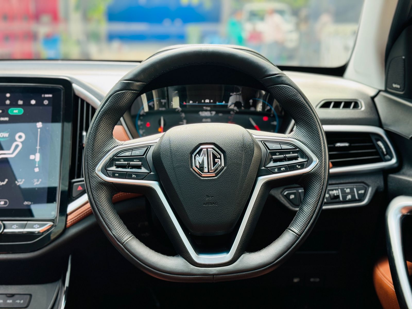 MG Hector Plus Hybrid Sharp