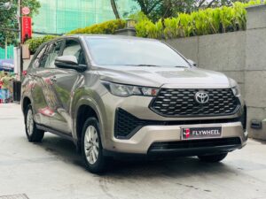 TOYOTA INNOVA HYCROSS