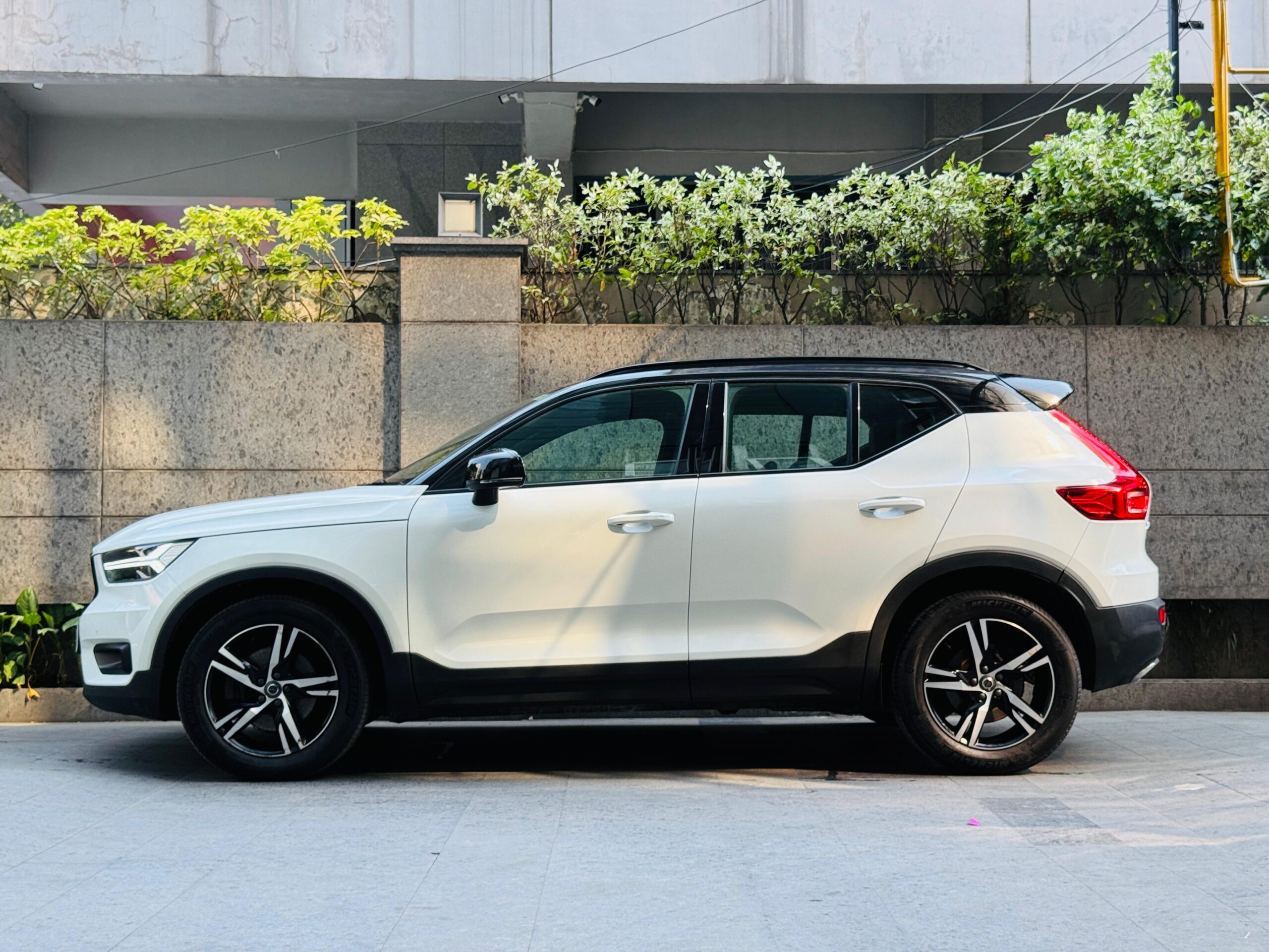 Used Volvo XC40 T4 2021 – Modern, Safe, and Efficient