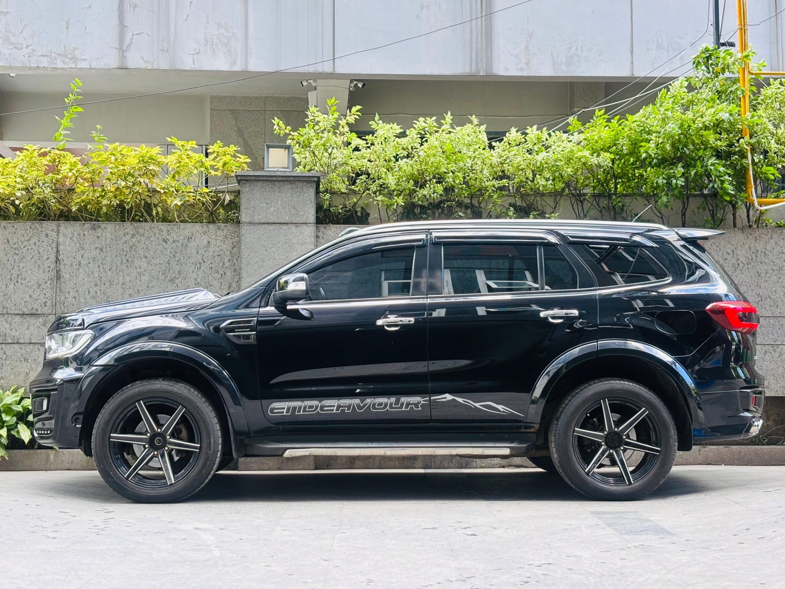 Used 2020 Ford Endeavour