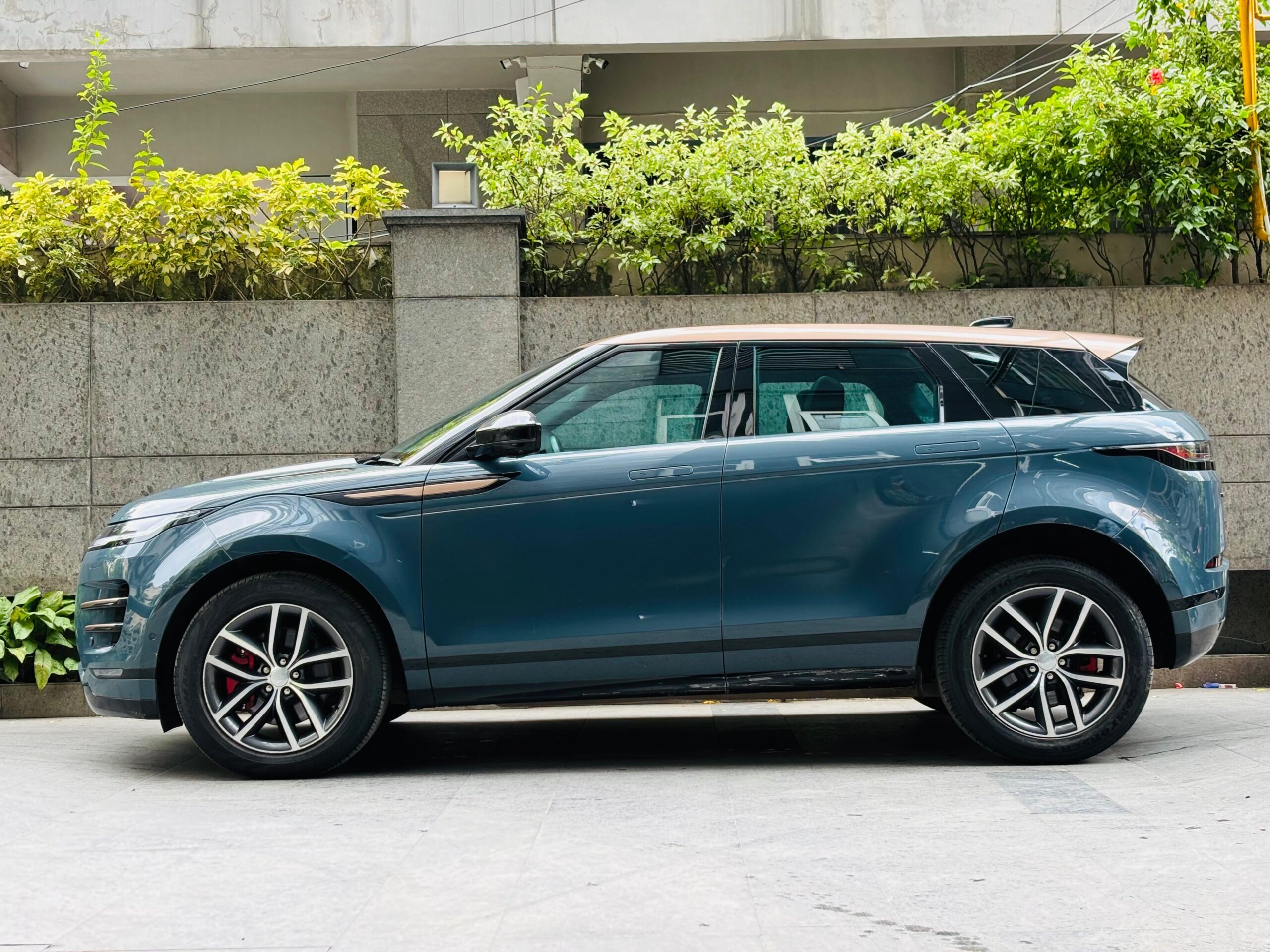 2024 Range Rover Evoque 2.0P Dynamic SE – Premium Compact SUV for Sale