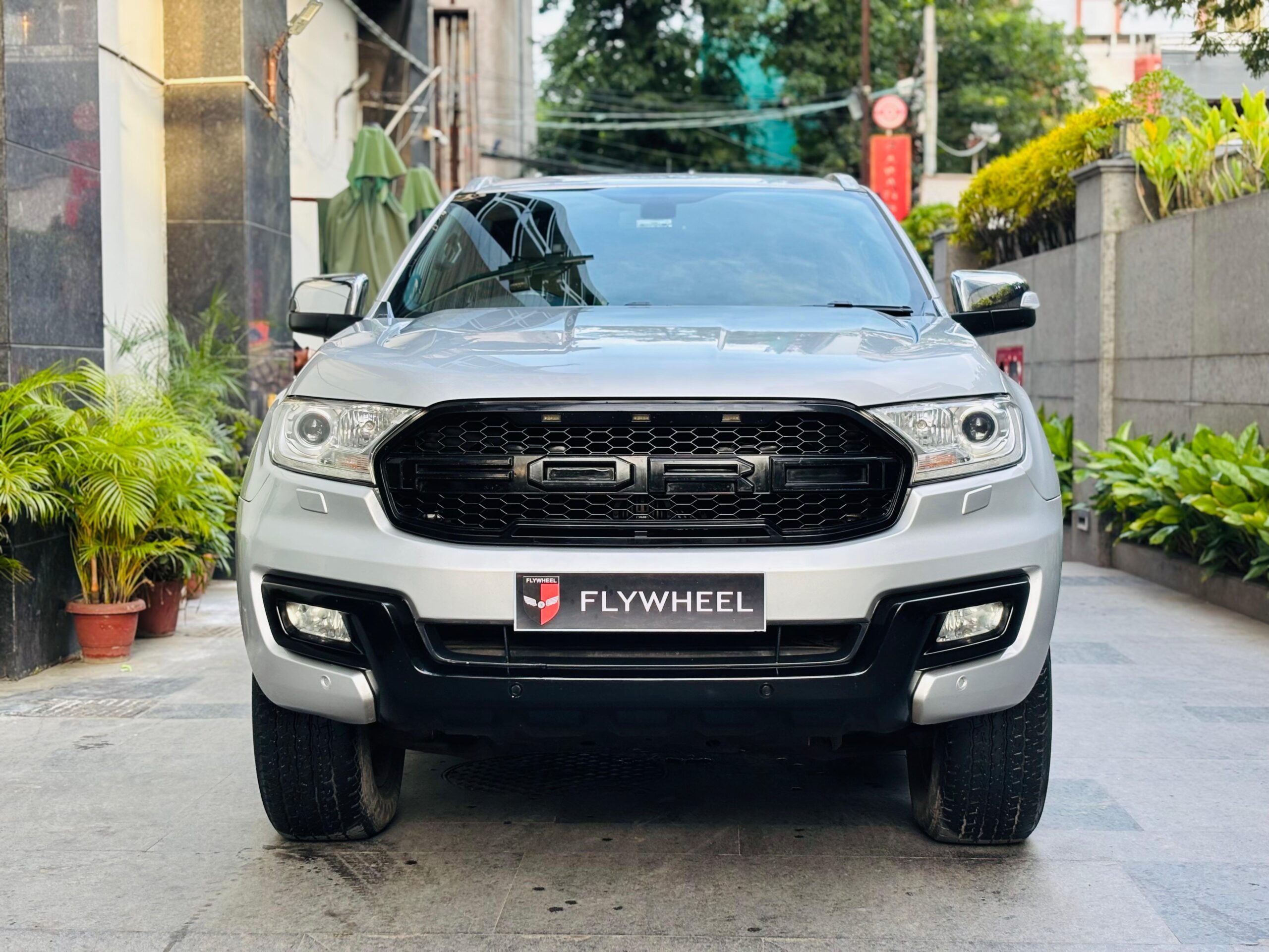 Used 2016 Ford Endeavour 3.2L Titanium 4x4 AT – Powerful SUV for Sale