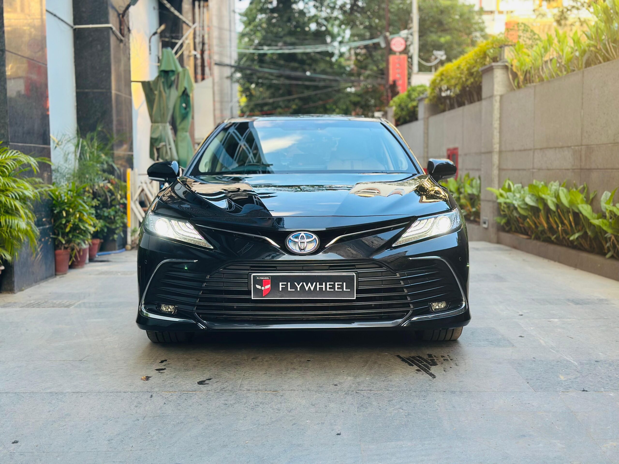 Buy 2024 Toyota Camry Hybrid – Stylish & Efficient Sedan