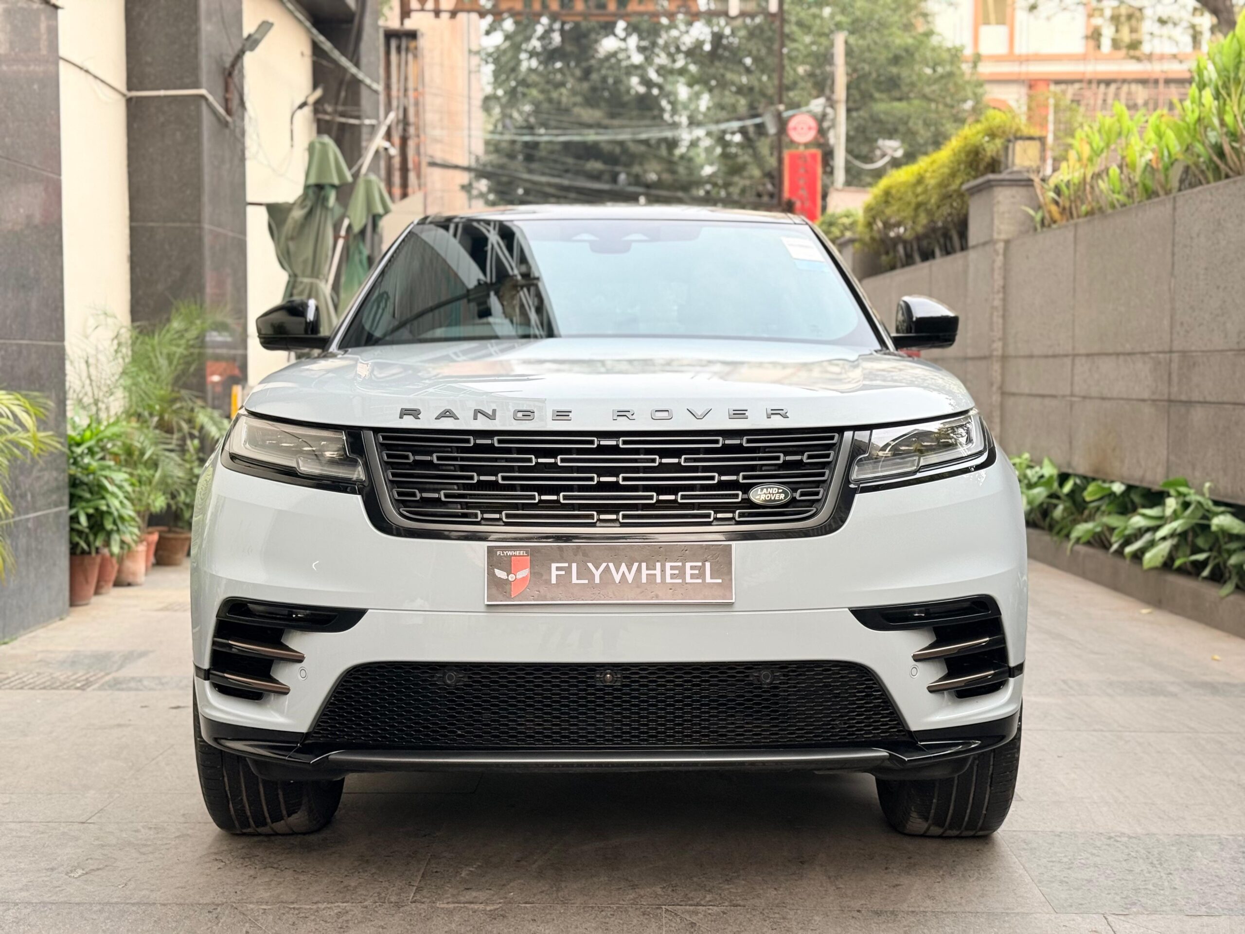 2024 Velar 2.0P Dynamic HSE – High-End Luxury SUV
